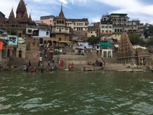 Bord de gange Benares Varanasi Inde