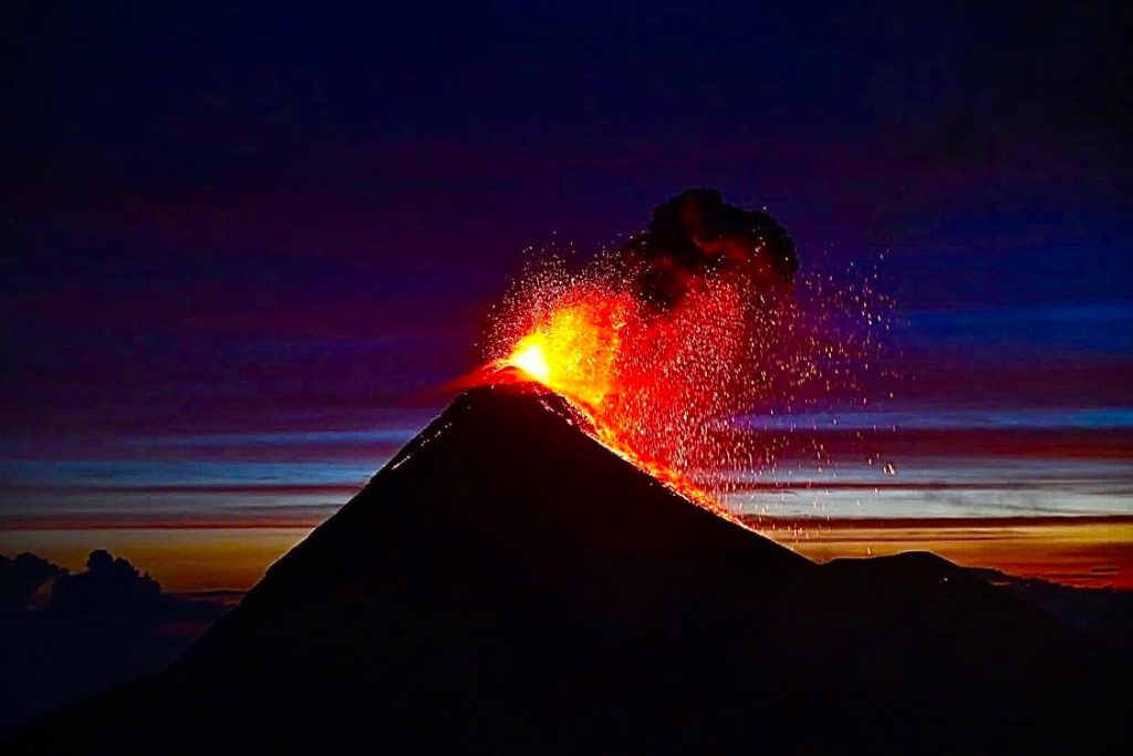 Volcan Acatenango et Fuego, Antigua